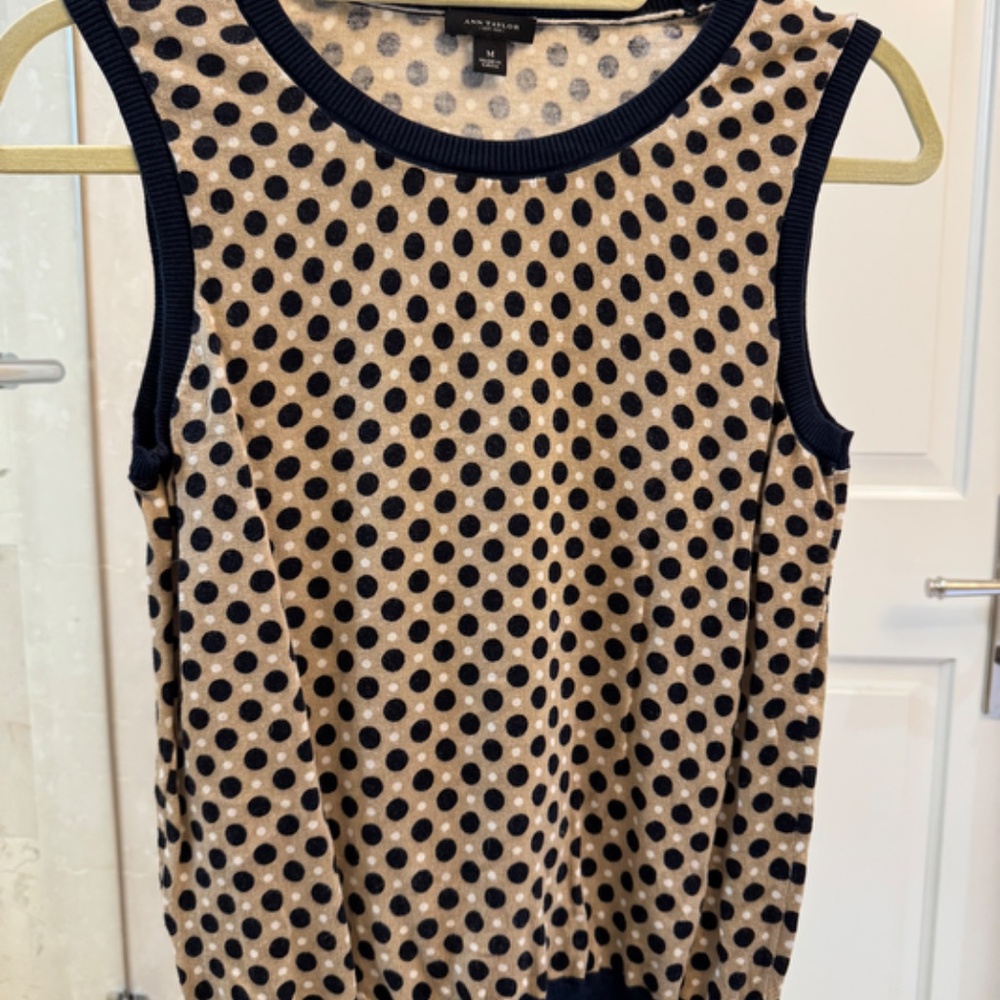Ann Taylor Women's Medium Sleeveless Knit Top